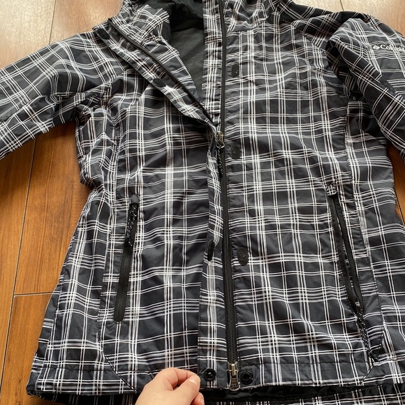 Columbia Omni-shield Waterproof windbreaker jacket - Picture 4 of 12